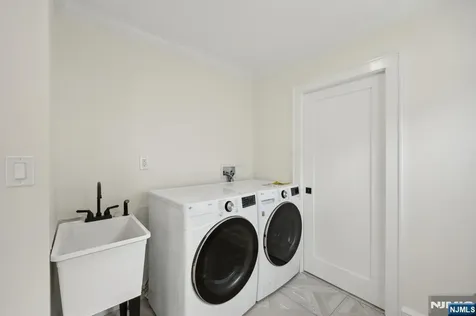 606 5th Street Carlstadt NJ 07072