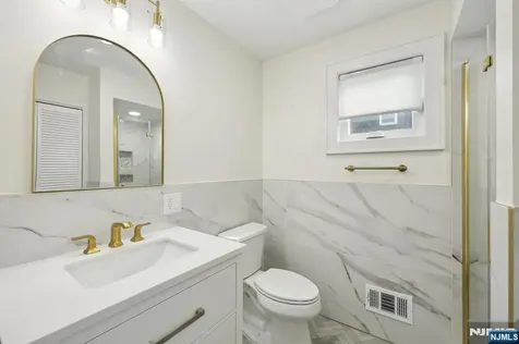 606 5th Street Carlstadt NJ 07072