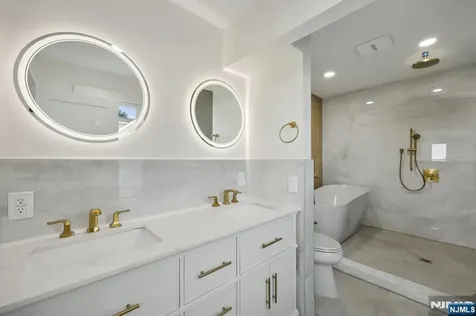 606 5th Street Carlstadt NJ 07072