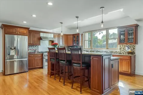 254 Hoppers Lane Paramus NJ 07652