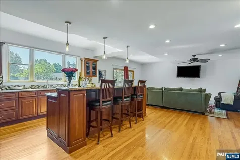 254 Hoppers Lane Paramus NJ 07652