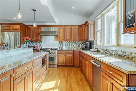 254 Hoppers Lane Paramus NJ 07652