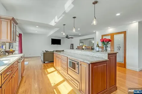 254 Hoppers Lane Paramus NJ 07652