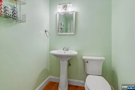 254 Hoppers Lane Paramus NJ 07652