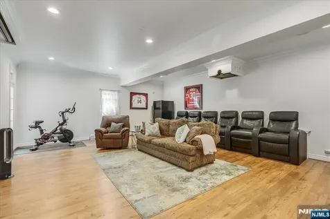 254 Hoppers Lane Paramus NJ 07652