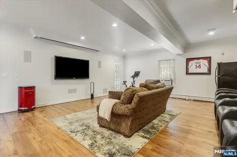 254 Hoppers Lane Paramus NJ 07652