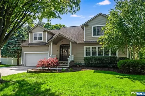 254 Hoppers Lane Paramus NJ 07652