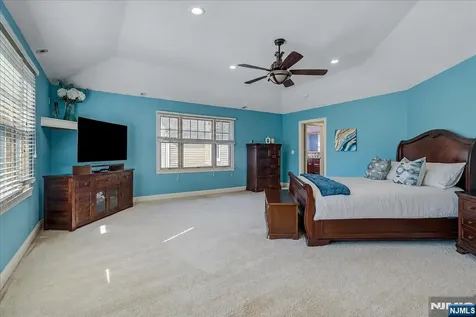 254 Hoppers Lane Paramus NJ 07652