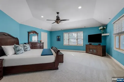 254 Hoppers Lane Paramus NJ 07652