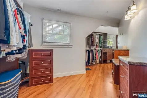 254 Hoppers Lane Paramus NJ 07652
