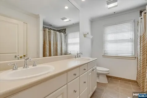 254 Hoppers Lane Paramus NJ 07652