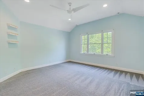 254 Hoppers Lane Paramus NJ 07652