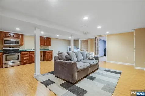 254 Hoppers Lane Paramus NJ 07652
