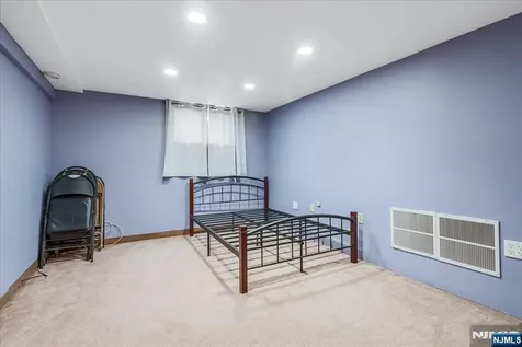 254 Hoppers Lane Paramus NJ 07652