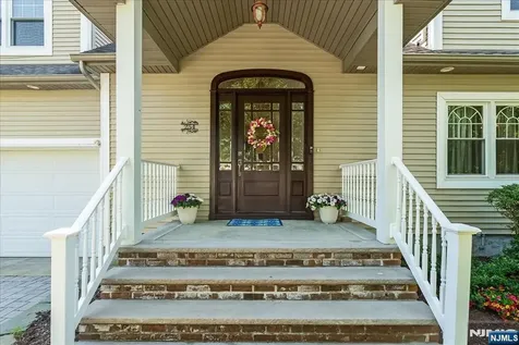 254 Hoppers Lane Paramus NJ 07652