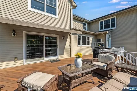 254 Hoppers Lane Paramus NJ 07652