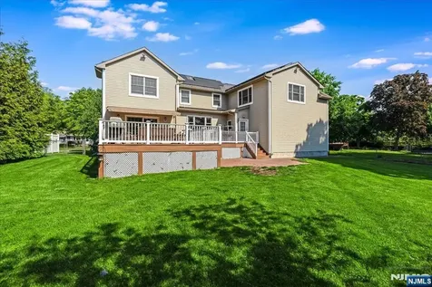 254 Hoppers Lane Paramus NJ 07652