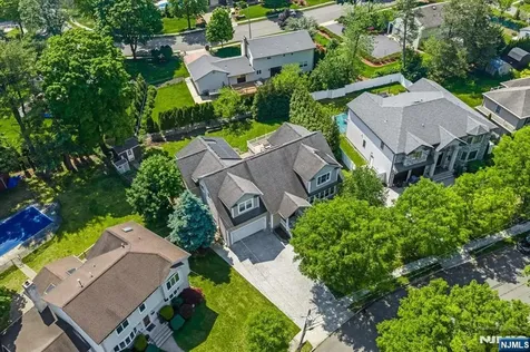 254 Hoppers Lane Paramus NJ 07652