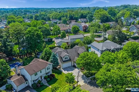 254 Hoppers Lane Paramus NJ 07652
