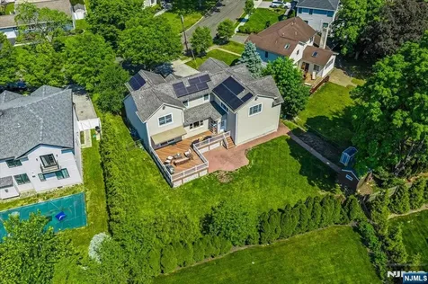 254 Hoppers Lane Paramus NJ 07652