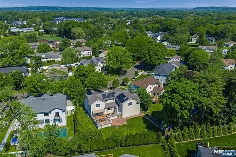254 Hoppers Lane Paramus NJ 07652