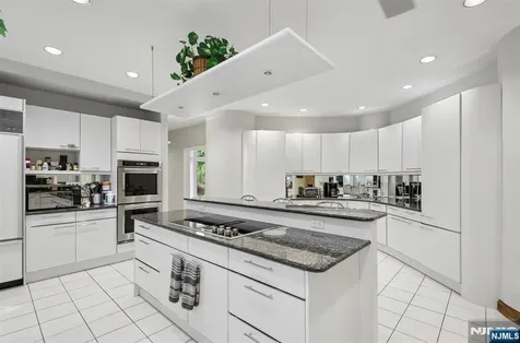 830 Shore Drive Kinnelon Borough NJ 07405