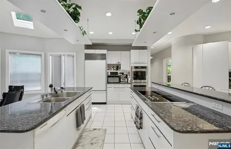 830 Shore Drive Kinnelon Borough NJ 07405