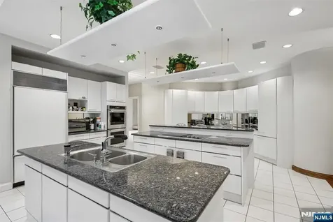 830 Shore Drive Kinnelon Borough NJ 07405