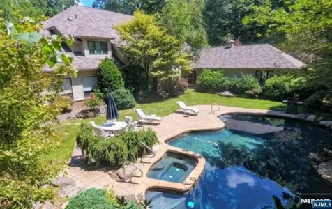 830 Shore Drive Kinnelon Borough NJ 07405