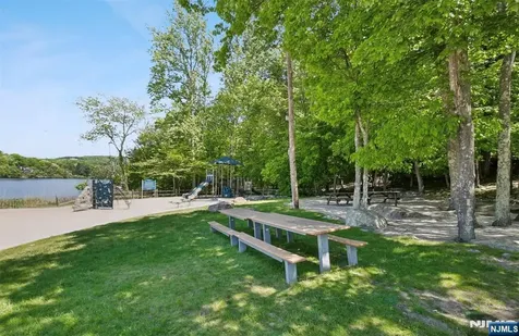 830 Shore Drive Kinnelon Borough NJ 07405