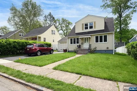 28 Livingston Place Teaneck NJ 07666