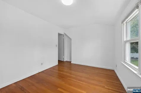 28 Livingston Place Teaneck NJ 07666