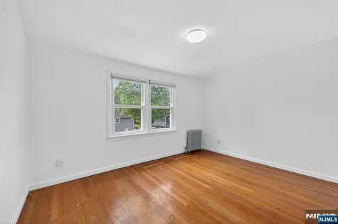 28 Livingston Place Teaneck NJ 07666
