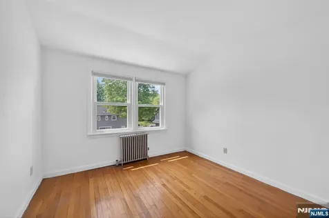 28 Livingston Place Teaneck NJ 07666