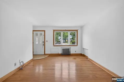 28 Livingston Place Teaneck NJ 07666