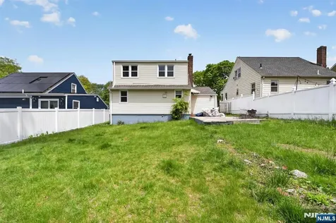 28 Livingston Place Teaneck NJ 07666