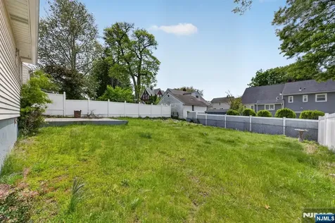 28 Livingston Place Teaneck NJ 07666