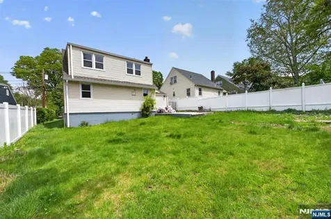 28 Livingston Place Teaneck NJ 07666