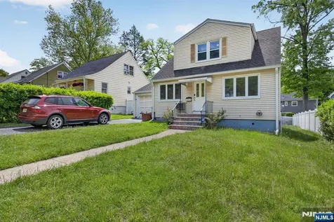 28 Livingston Place Teaneck NJ 07666