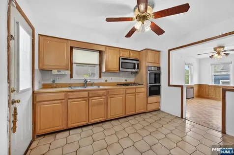 28 Livingston Place Teaneck NJ 07666