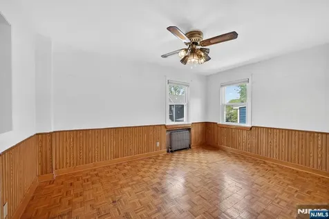 28 Livingston Place Teaneck NJ 07666