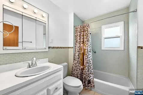 28 Livingston Place Teaneck NJ 07666