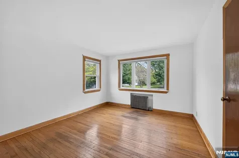 28 Livingston Place Teaneck NJ 07666