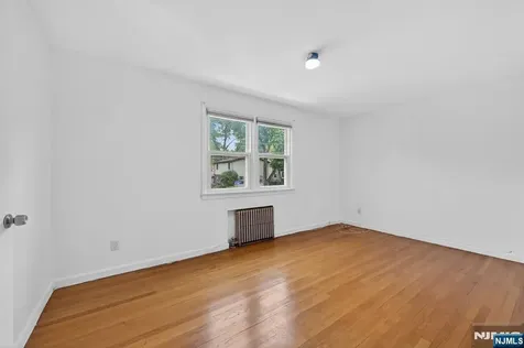 28 Livingston Place Teaneck NJ 07666