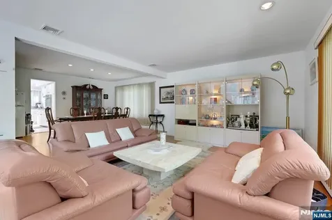 18 Mission Way Tenafly NJ 07670