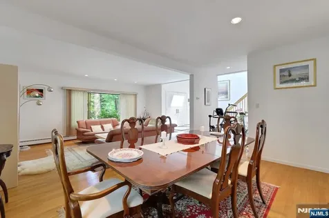 18 Mission Way Tenafly NJ 07670