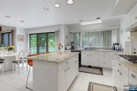 18 Mission Way Tenafly NJ 07670