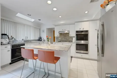 18 Mission Way Tenafly NJ 07670