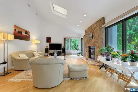 18 Mission Way Tenafly NJ 07670