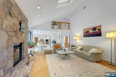 18 Mission Way Tenafly NJ 07670